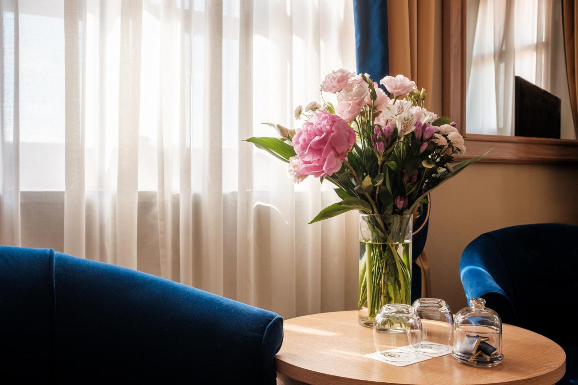 วิลล่า โตโลเม โฮเทล แอนด์ รีสอร์ต ฟลอเรนซ์ ภายนอก รูปภาพ A bouquet of flowers