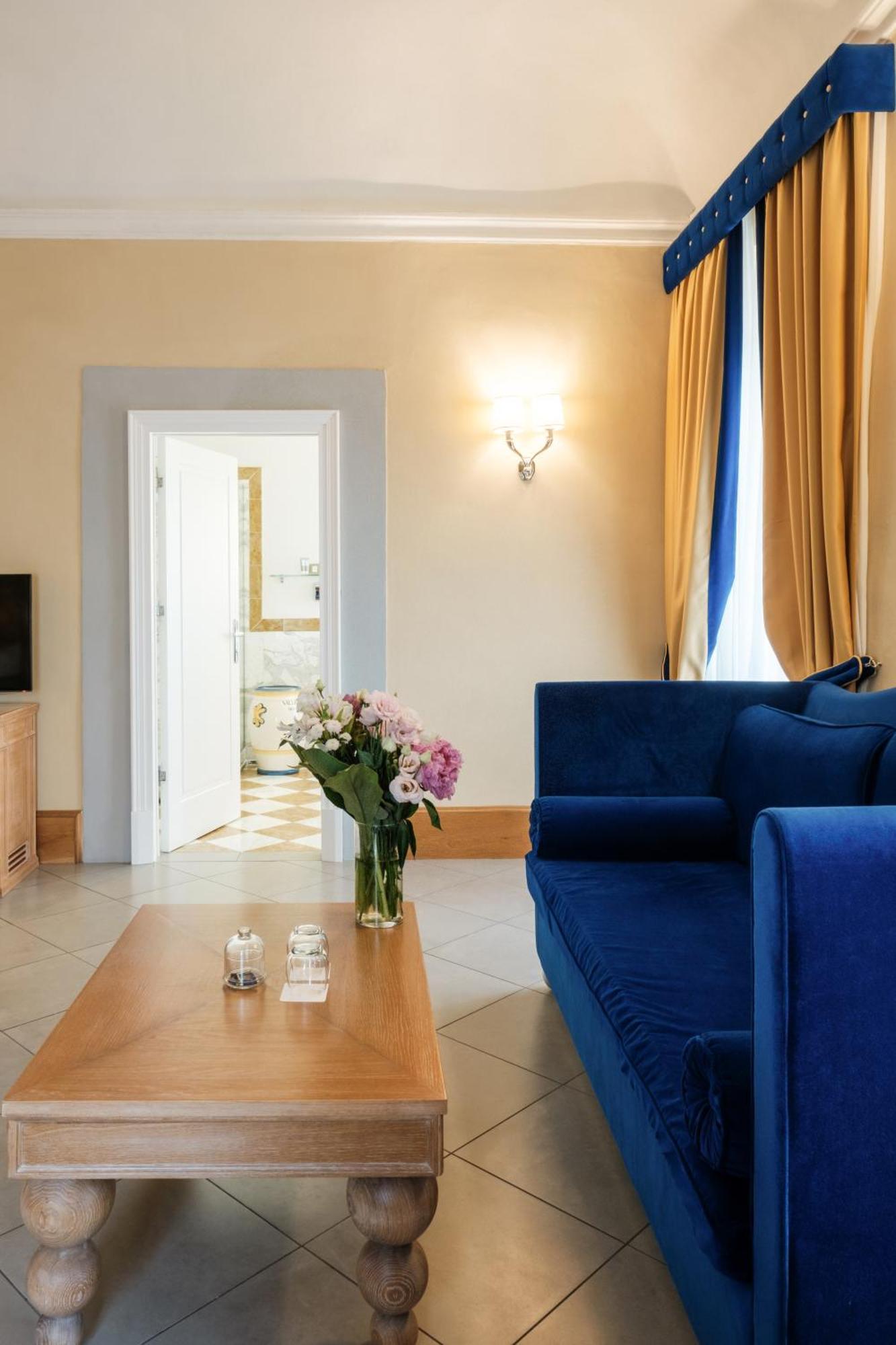 วิลล่า โตโลเม โฮเทล แอนด์ รีสอร์ต ฟลอเรนซ์ ภายนอก รูปภาพ A suite at the hotel