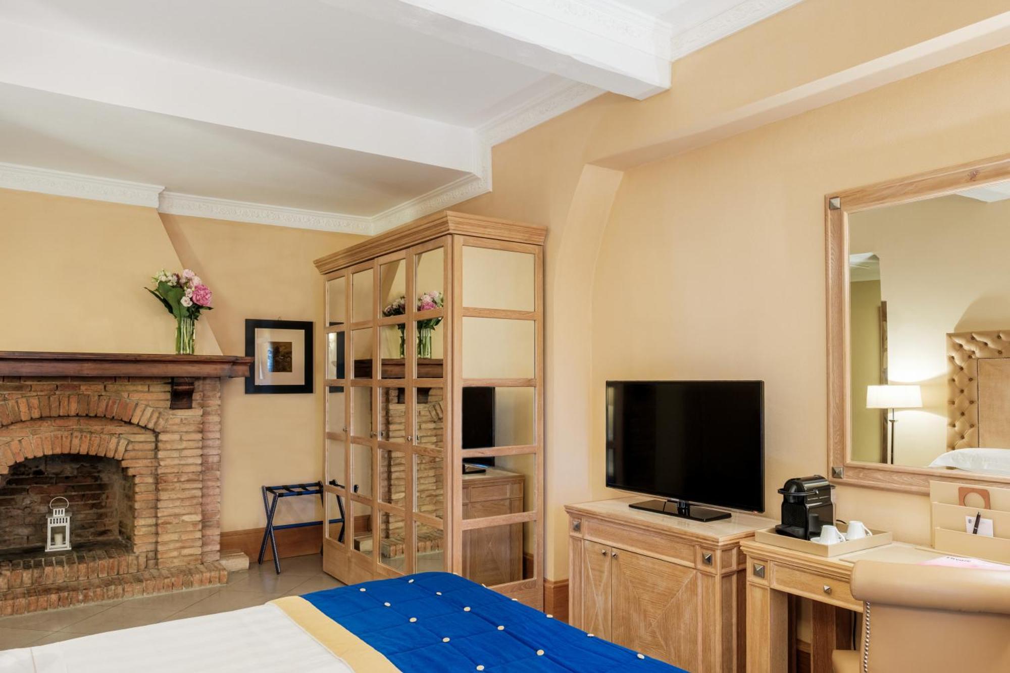 วิลล่า โตโลเม โฮเทล แอนด์ รีสอร์ต ฟลอเรนซ์ ภายนอก รูปภาพ A bedroom at the hotel