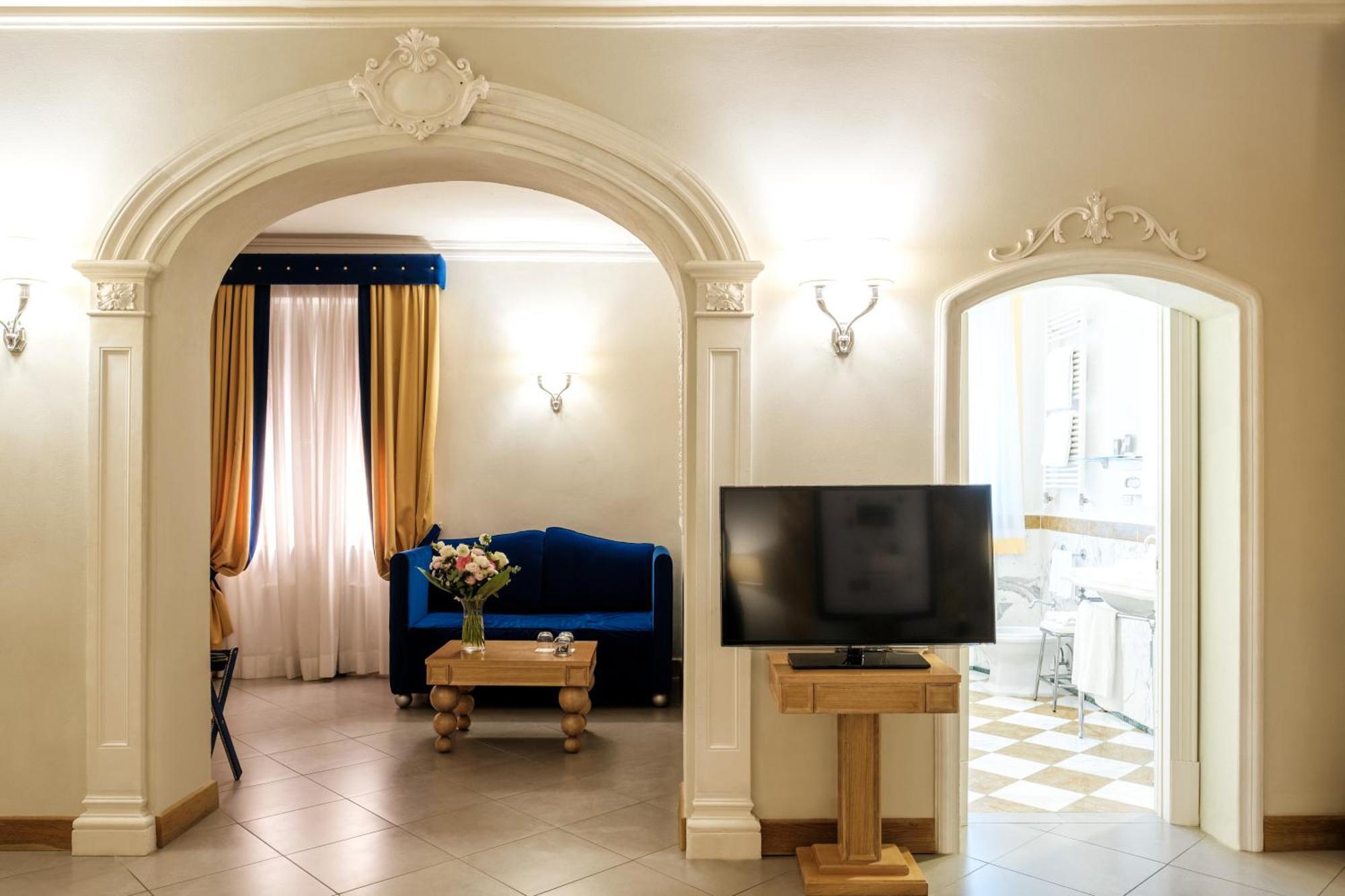 วิลล่า โตโลเม โฮเทล แอนด์ รีสอร์ต ฟลอเรนซ์ ภายนอก รูปภาพ A suite at the hotel