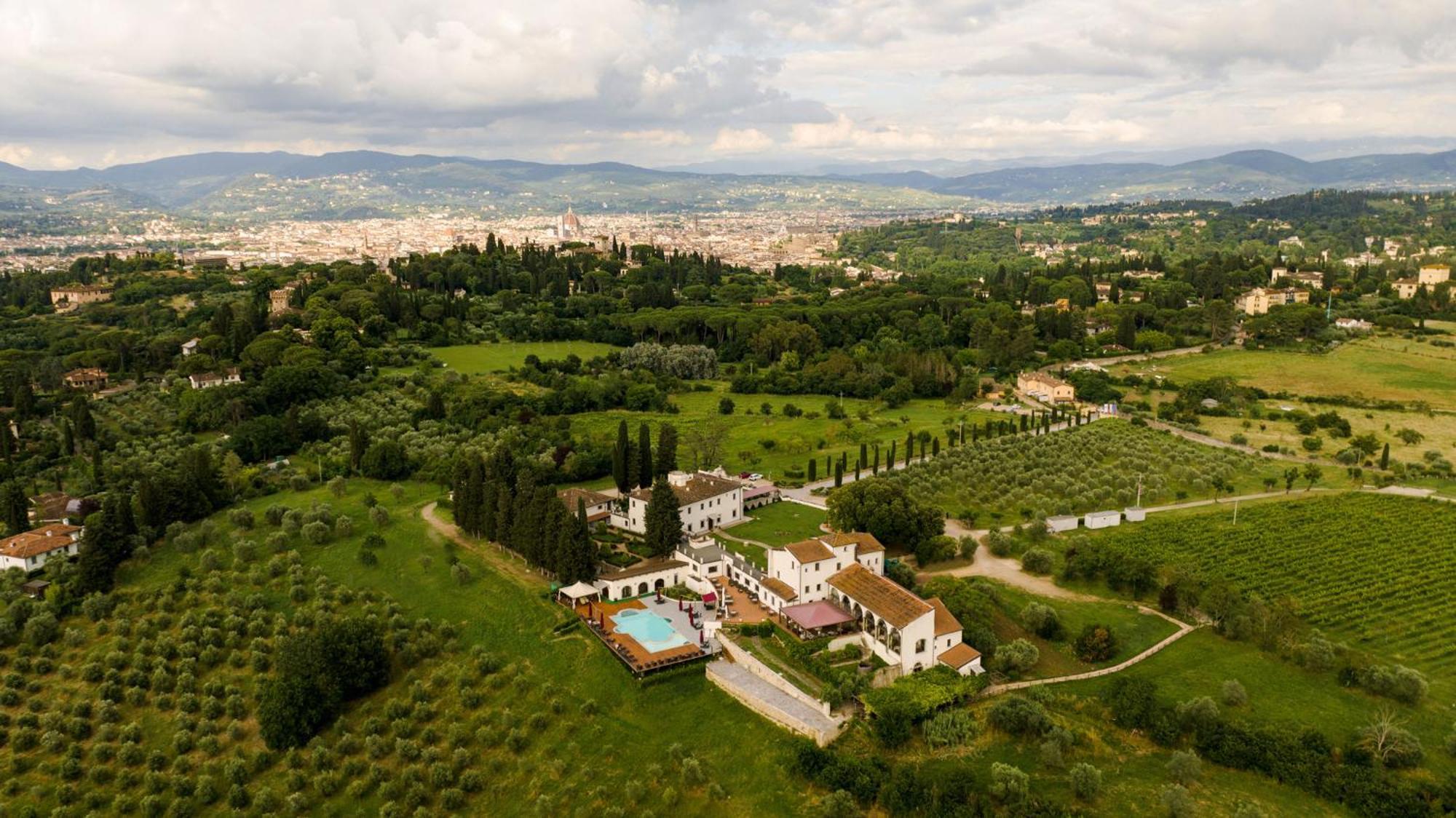 วิลล่า โตโลเม โฮเทล แอนด์ รีสอร์ต ฟลอเรนซ์ ภายนอก รูปภาพ Aerial view of the villa